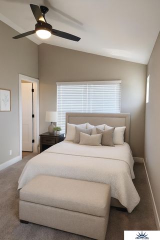 1915 Dahlman Rows Plaza, Omaha, NE 68108