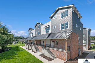 1915 Dahlman Rows Plaza, Omaha, NE 68108