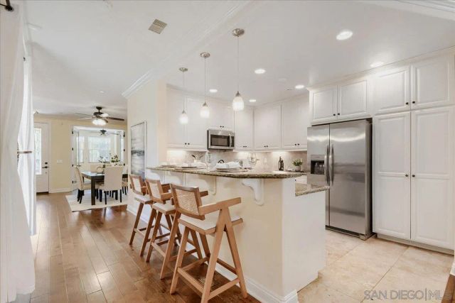 1424 Thomas Ave, San Diego, CA 92109