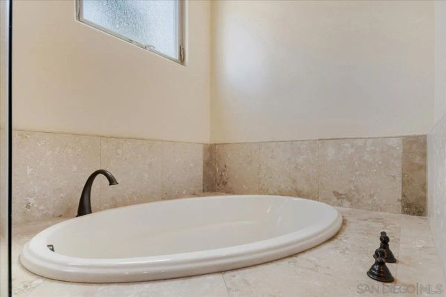 1424 Thomas Ave, San Diego, CA 92109