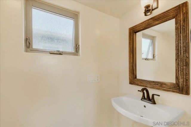 1424 Thomas Ave, San Diego, CA 92109