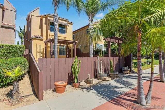 1424 Thomas Ave, San Diego, CA 92109