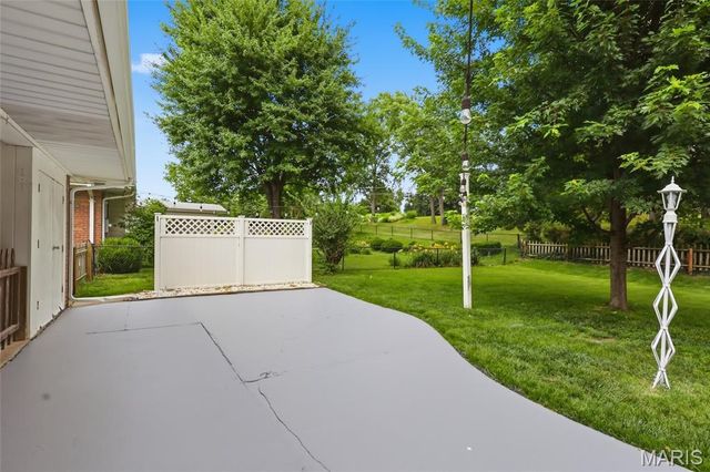 8830 Red Oak Drive, Crestwood, MO 63126