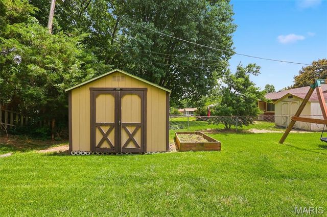 8830 Red Oak Drive, Crestwood, MO 63126