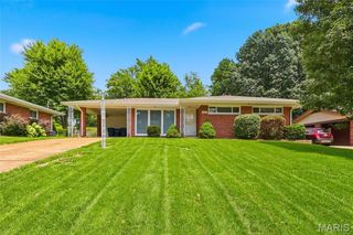 8830 Red Oak Drive, Crestwood, MO 63126