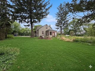 1561 N GARY Avenue, Wheaton, IL 60187