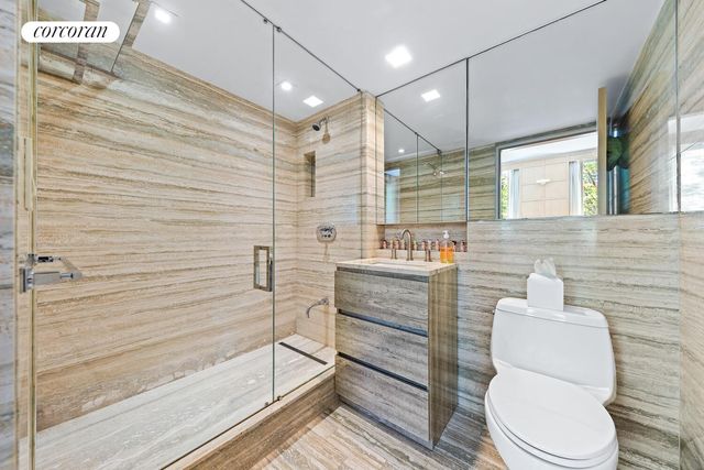 170 E End Ave Apt 2M, New York City, NY 10128