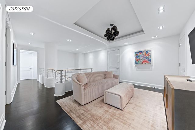 170 E End Ave Apt 2M, New York City, NY 10128