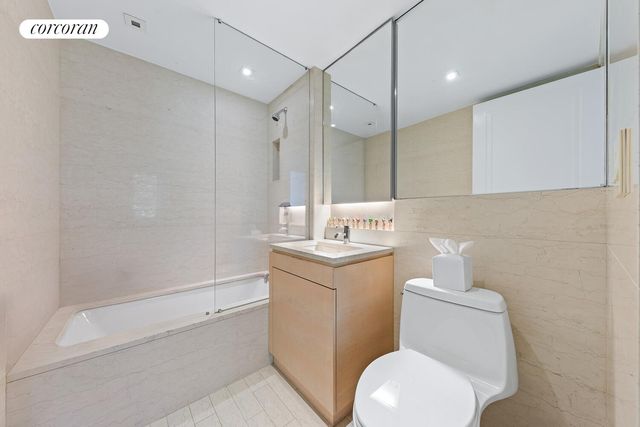 170 E End Ave Apt 2M, New York City, NY 10128