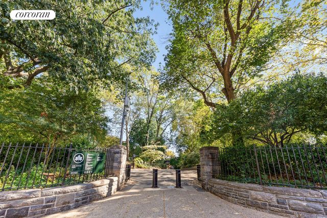 170 E End Ave Apt 2M, New York City, NY 10128