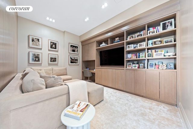 170 E End Ave Apt 2M, New York City, NY 10128