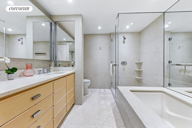 170 E End Ave Apt 2M, New York City, NY 10128