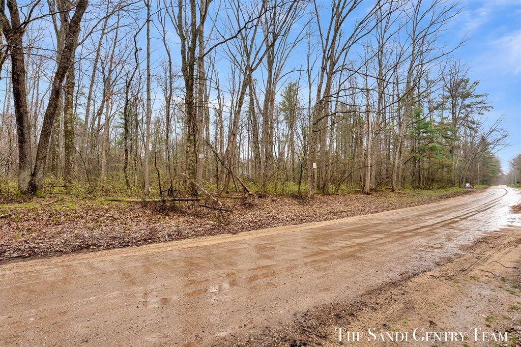11585 Pond Road, Montague, MI 49437