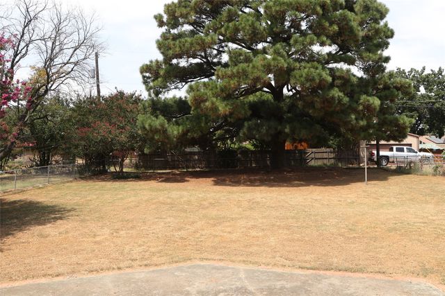2705 Sunset Street, Denison, TX 75020