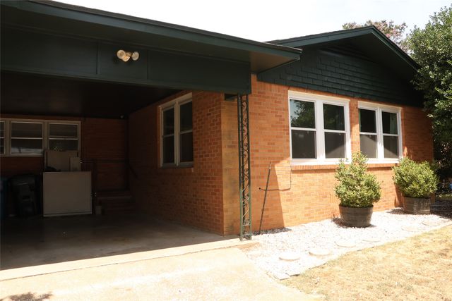 2705 Sunset Street, Denison, TX 75020