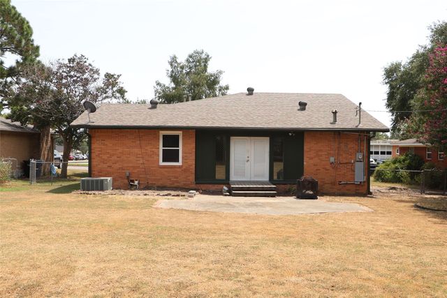 2705 Sunset Street, Denison, TX 75020