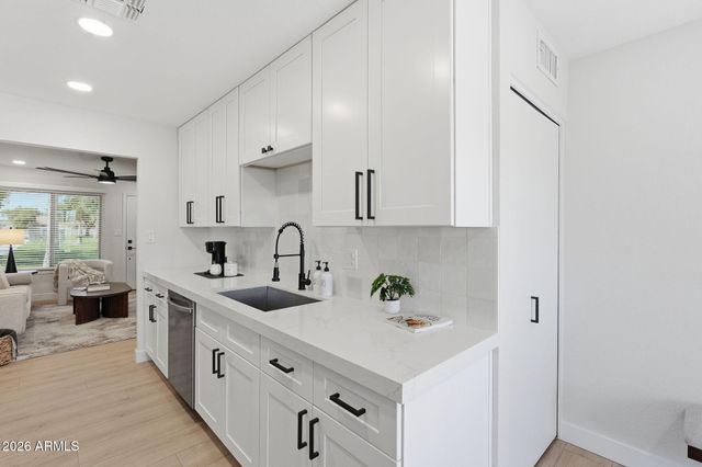 735 E VAUGHN Drive, Tempe, AZ 85283