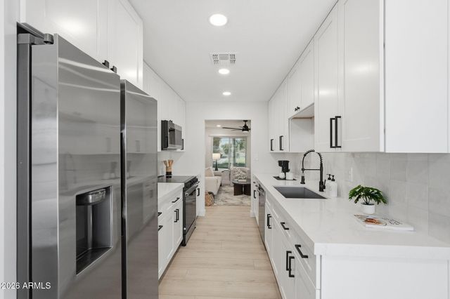 735 E VAUGHN Drive, Tempe, AZ 85283