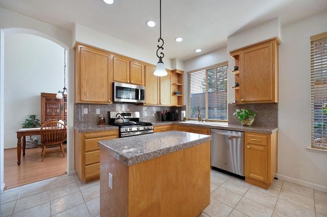 5401 Rock Field Ct, Rocklin, CA 95765