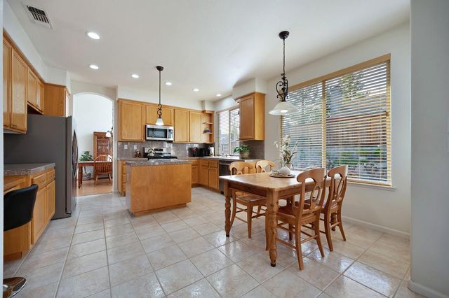 5401 Rock Field Ct, Rocklin, CA 95765