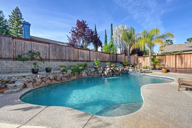5401 Rock Field Ct, Rocklin, CA 95765