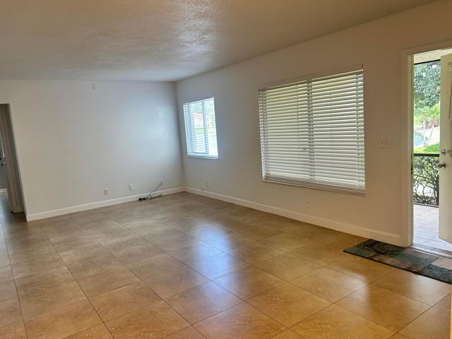 4988 Sable Pine Circle B1, West Palm Beach, FL 33417