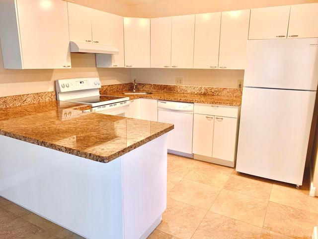 4988 Sable Pine Circle B1, West Palm Beach, FL 33417