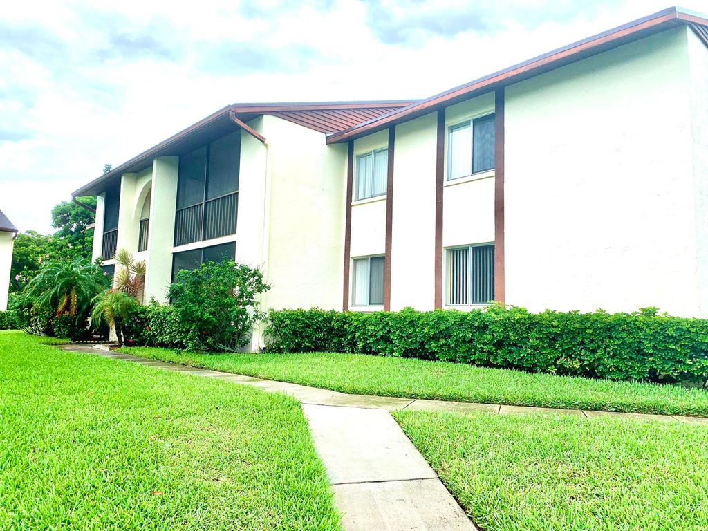 4988 Sable Pine Circle B1, West Palm Beach, FL 33417