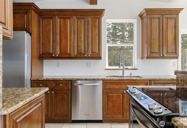 2735 Evening Glory Court, Clinton, WA 98236