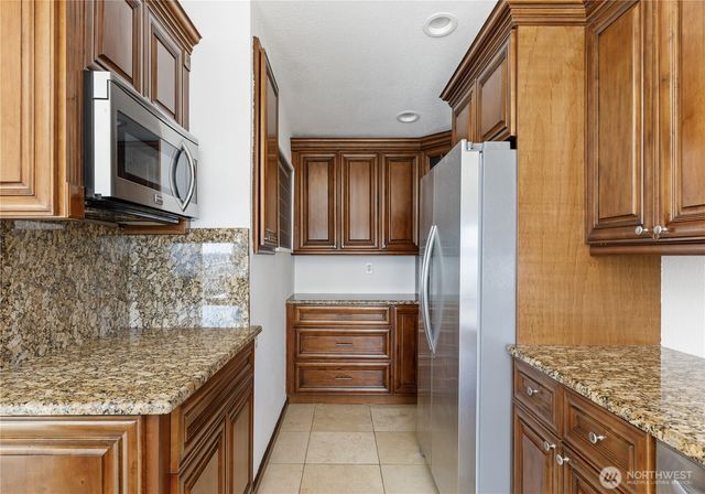 2735 Evening Glory Court, Clinton, WA 98236