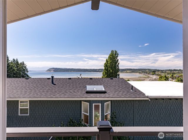 2735 Evening Glory Court, Clinton, WA 98236