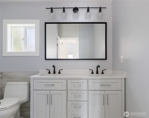 2735 Evening Glory Court, Clinton, WA 98236