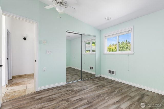 2735 Evening Glory Court, Clinton, WA 98236