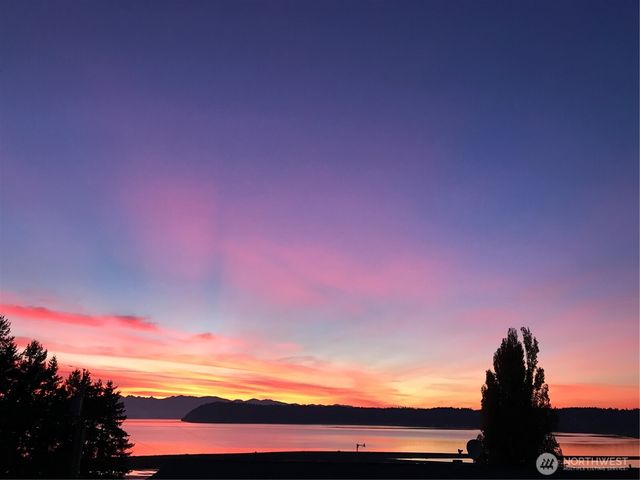 2735 Evening Glory Court, Clinton, WA 98236