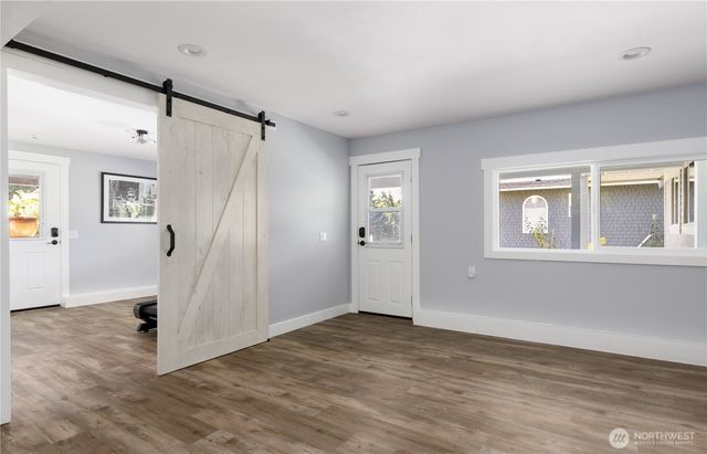 2735 Evening Glory Court, Clinton, WA 98236