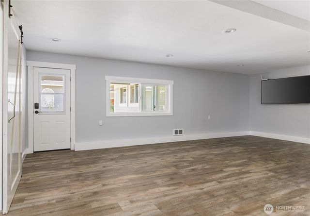 2735 Evening Glory Court, Clinton, WA 98236