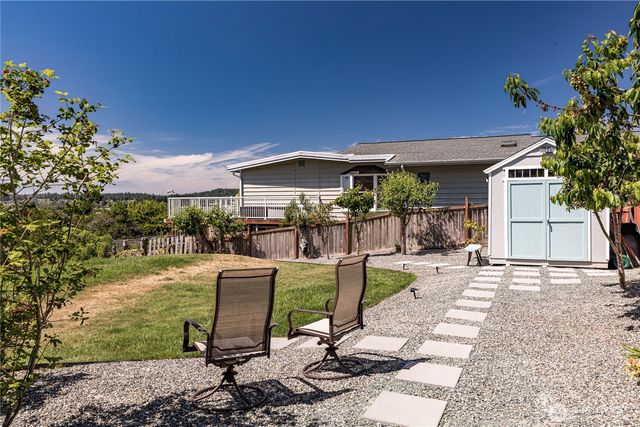 2735 Evening Glory Court, Clinton, WA 98236