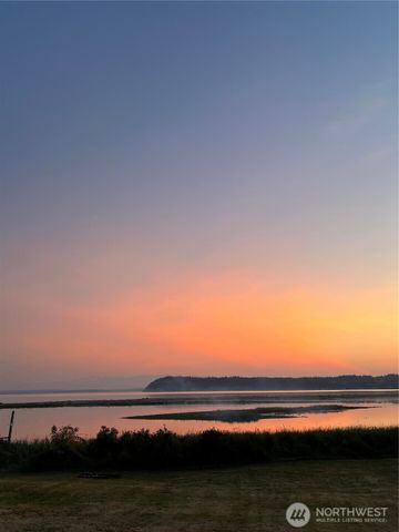 2735 Evening Glory Court, Clinton, WA 98236