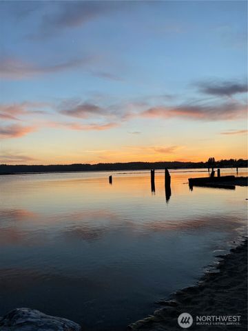 2735 Evening Glory Court, Clinton, WA 98236