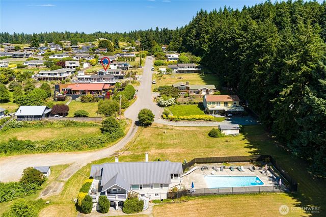 2735 Evening Glory Court, Clinton, WA 98236