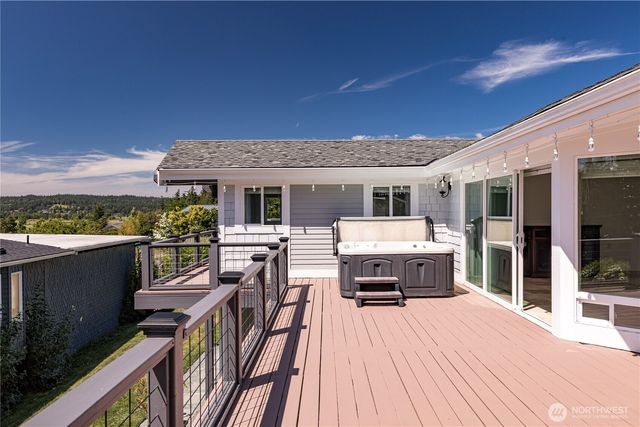 2735 Evening Glory Court, Clinton, WA 98236