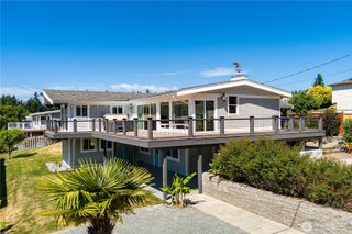 2735 Evening Glory Court, Clinton, WA 98236