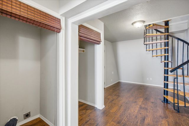 2707 Austin Drive, Granbury, TX 76048