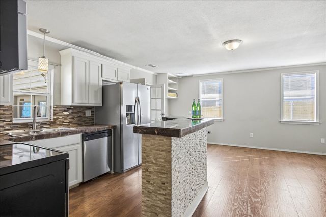 2707 Austin Drive, Granbury, TX 76048