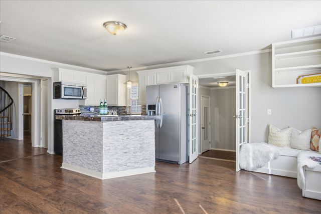 2707 Austin Drive, Granbury, TX 76048