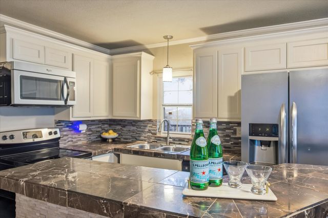 2707 Austin Drive, Granbury, TX 76048