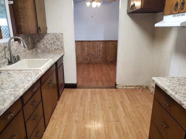 2830 COLORADO St, Longview, WA 98632