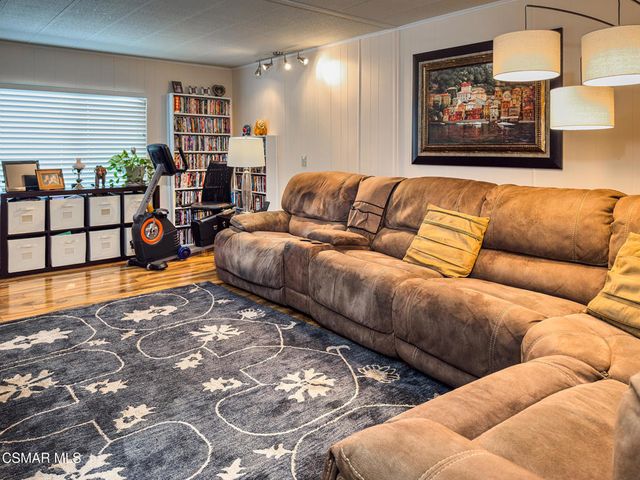 104 La Fortuna, Newbury Park, CA 91320