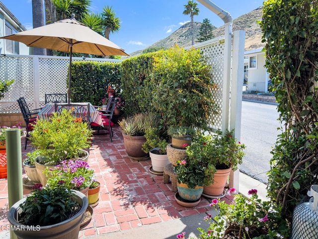 104 La Fortuna, Newbury Park, CA 91320