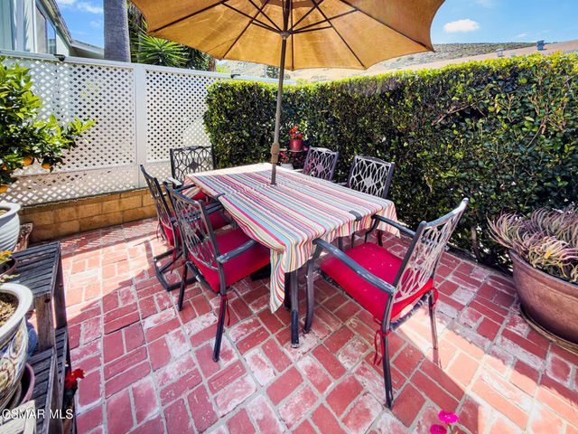 104 La Fortuna, Newbury Park, CA 91320